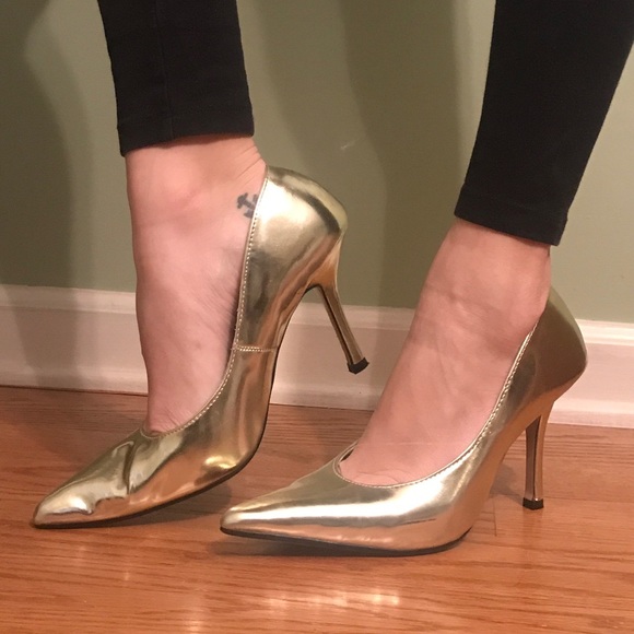 Gold heels - Picture 6 of 8